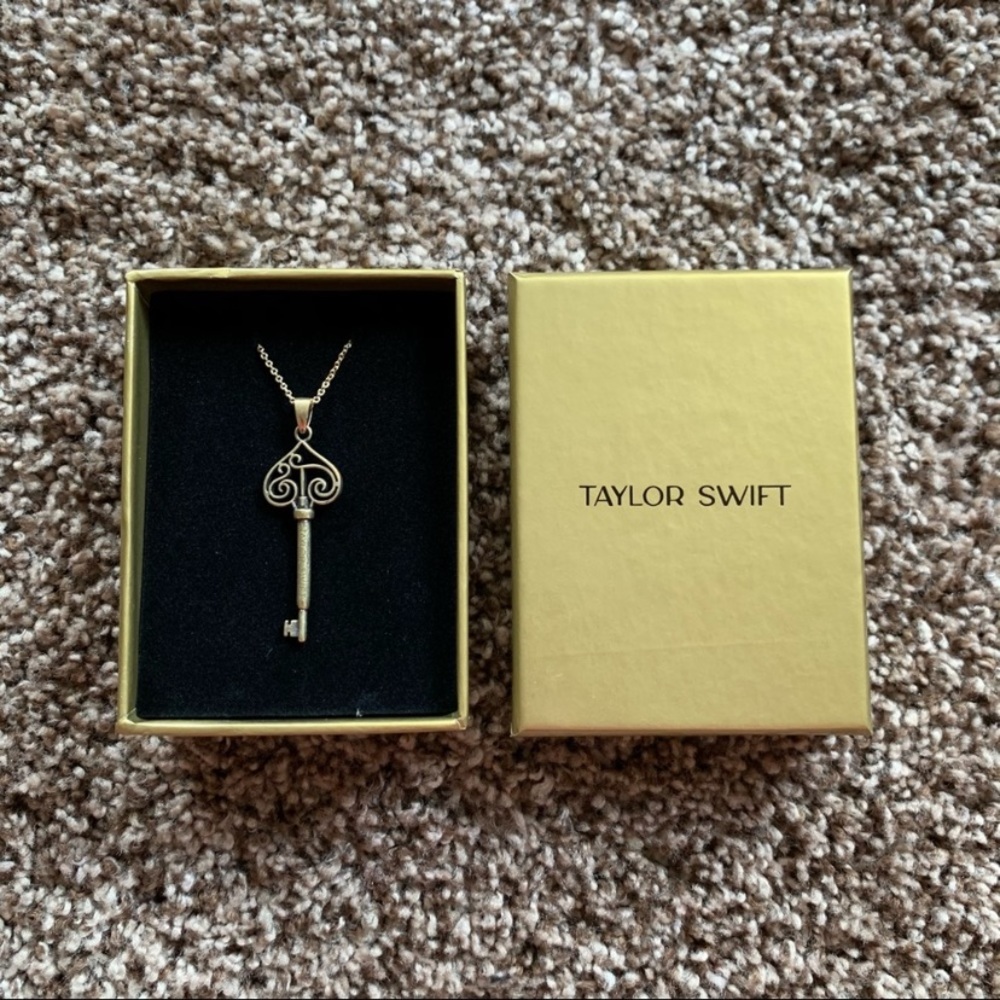 NEW Taylor Swift “Capture It, Remember It” Vault Key - Picture 5 of 16